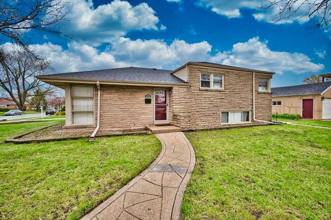 Building Photo - 5200 Madison St