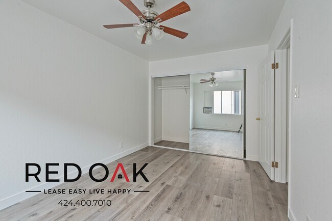 Building Photo - 4069 Oakwood Ave