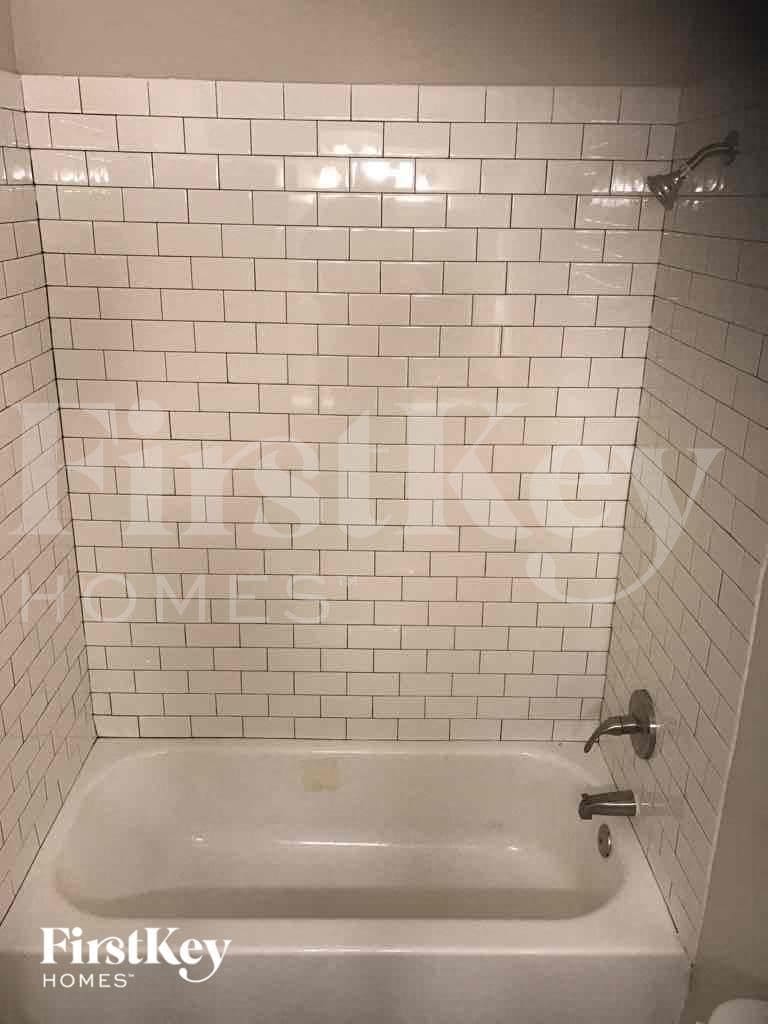 Building Photo - 5131 Whittier Oaks Dr