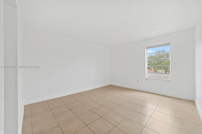 Building Photo - 525 W 69th St
