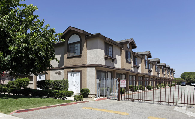 Primary Photo - Summer Breeze Apartments