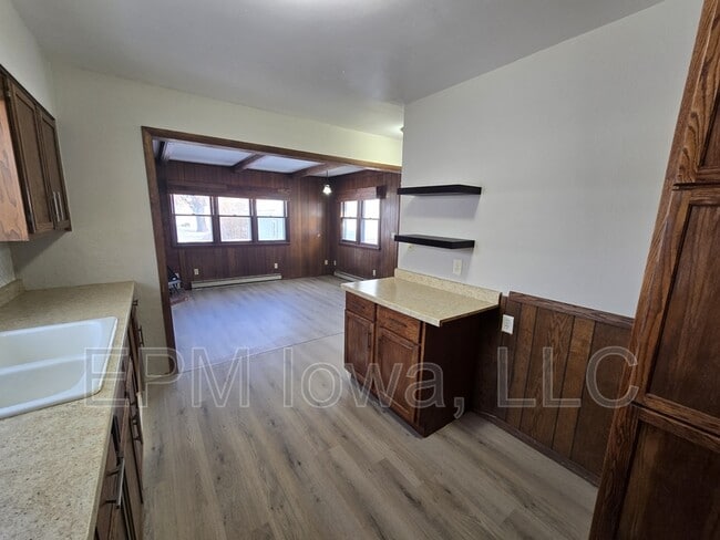 Building Photo - 1147 Bourland Ave