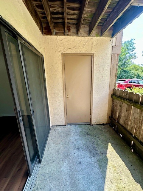 Building Photo - 2205 Hedgerow Road
