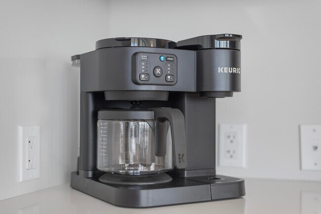 Building Photo - 3100 N Ocean Dr