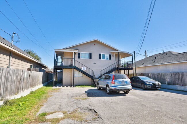 Building Photo - 8127 Colonial Ln