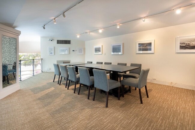 Building Photo - 333 Sunset Dr