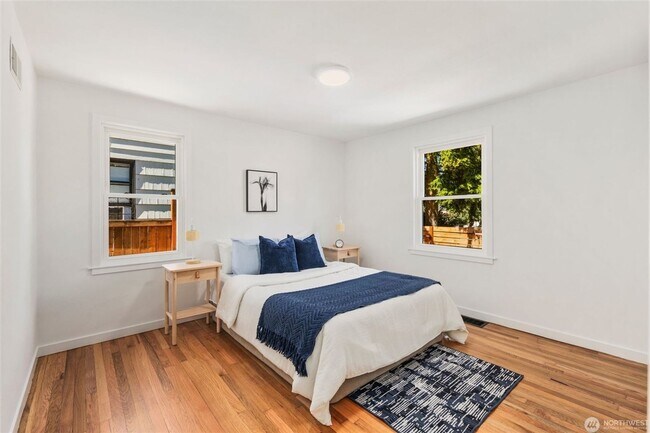 Building Photo - 2bd/1.75ba Seattle Condo