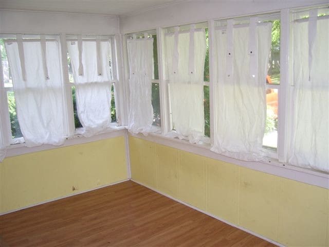 Building Photo - 112 N Hager Ave