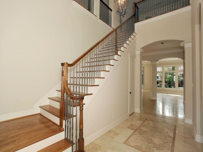 Building Photo - 15 Serenade Pines Pl