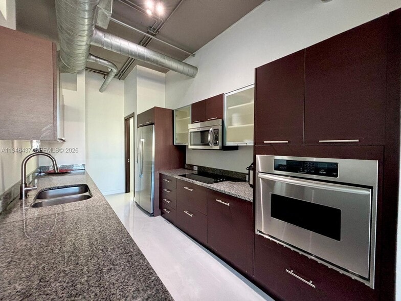 Building Photo - 3029 NE 188th St