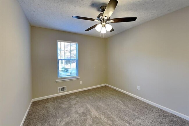 Building Photo - 260 King William Dr