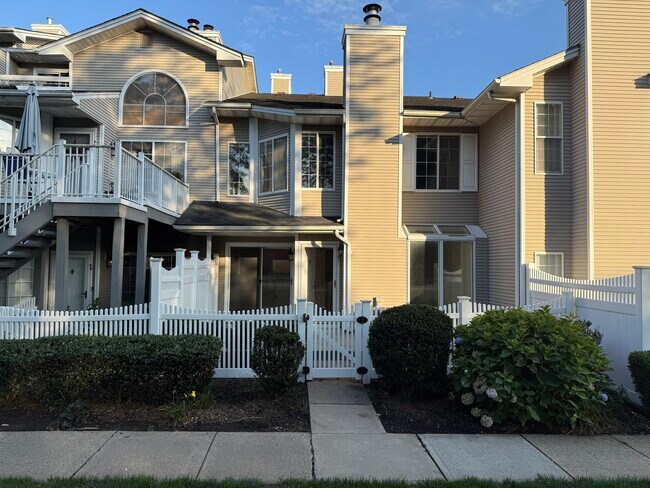 Building Photo - 51 Crestmont Rd