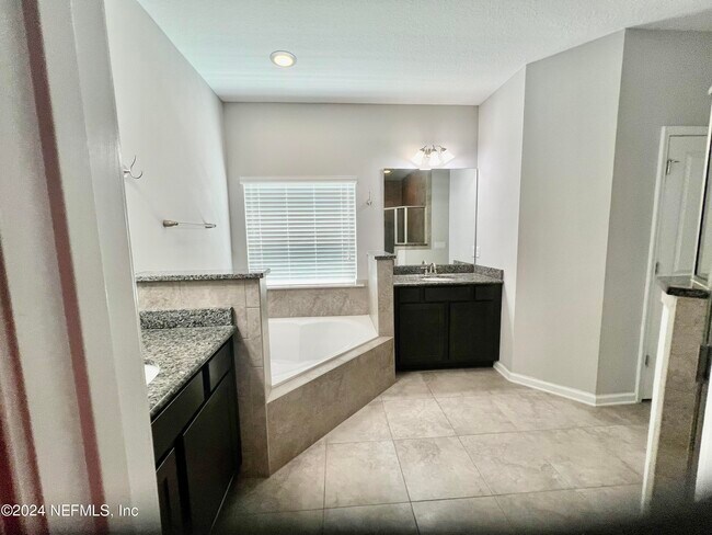 Building Photo - 84143 Swallowtail Dr