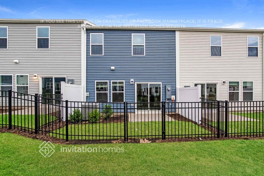 Building Photo - 824 Holiday Pk Ln