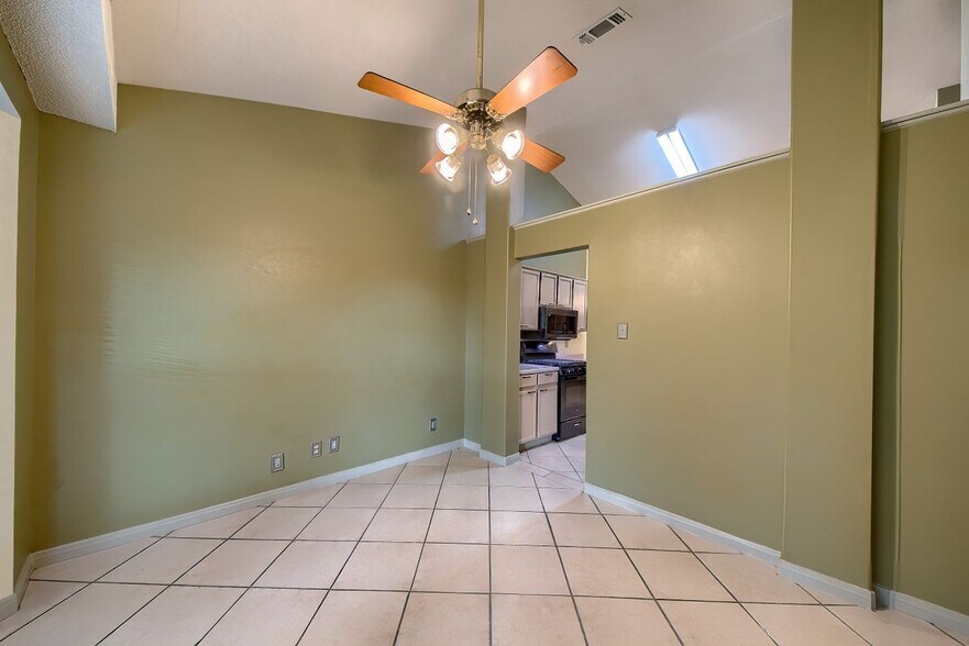 Building Photo - 6143 Ashford Point Dr