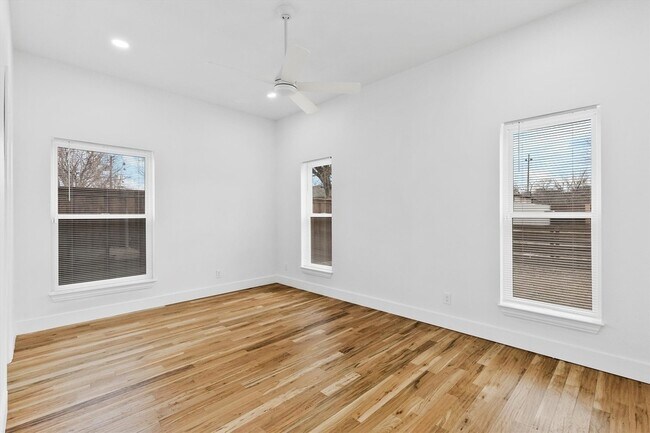 Building Photo - 1812 Muncie Ave