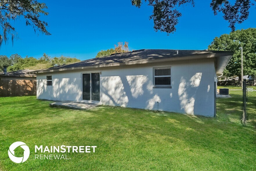 Building Photo - 7900 Lightfoot Dr