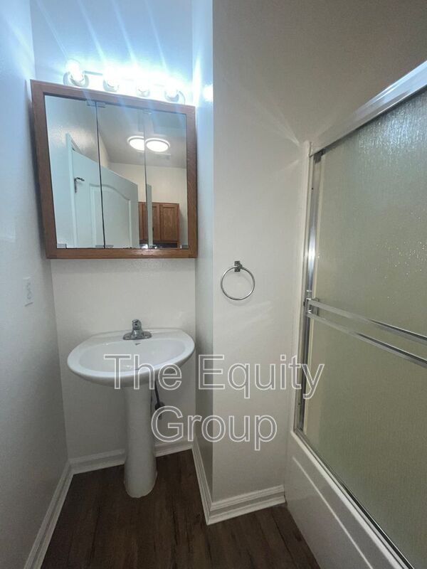 Building Photo - 2911 S Sallee Ct