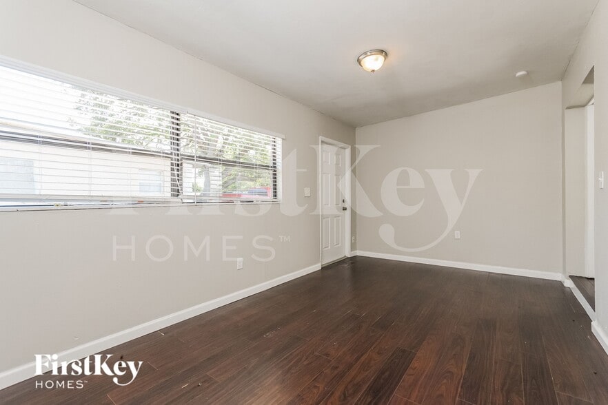 Building Photo - 7706 Aviano Ave