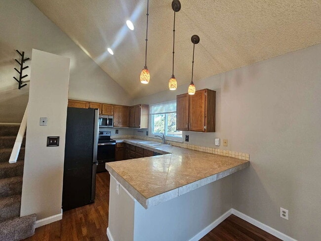 Building Photo - 150 N Carlton St