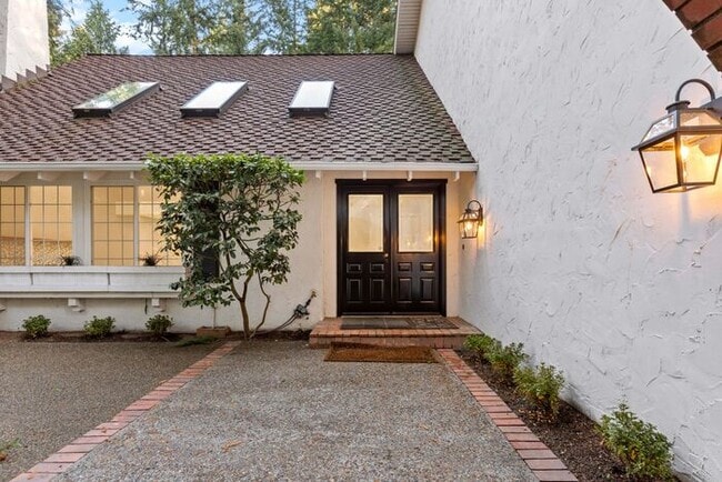 Building Photo - Stunning Private AIR CONDITIONED Dream Home in Coveted Bridal Trails