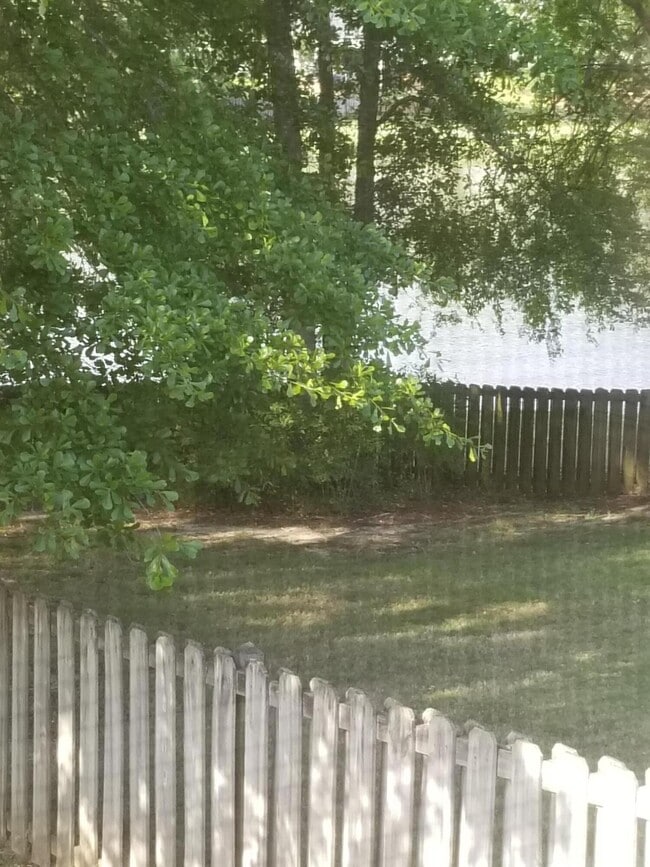 Building Photo - 2012 Sylvan Lake Dr