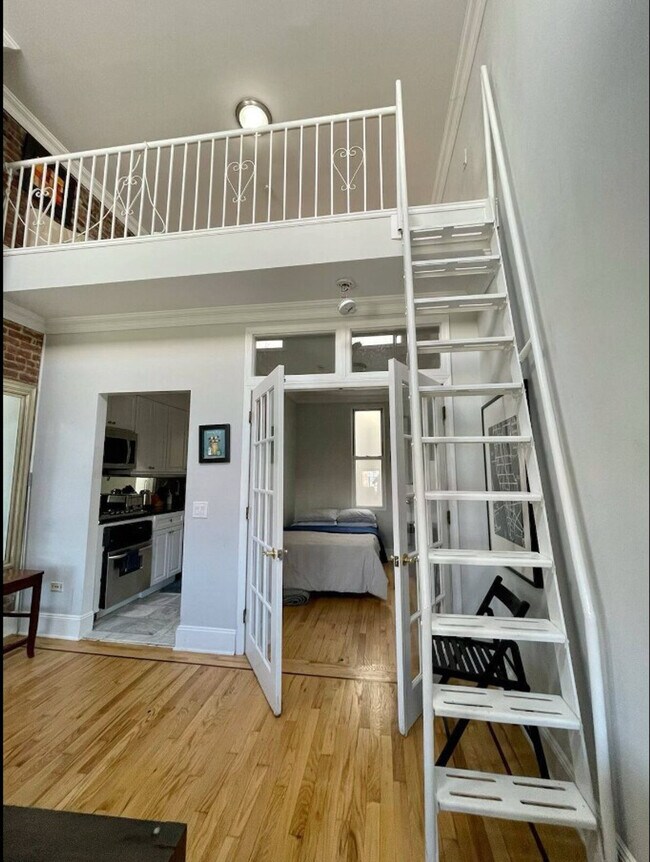 Building Photo - 446 W 50th St