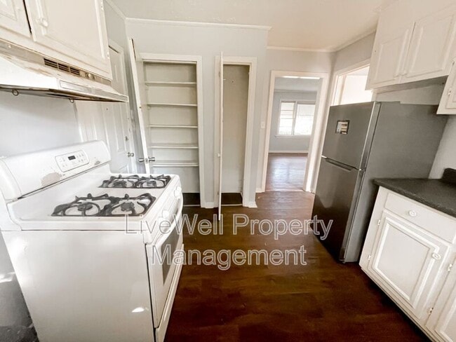 Building Photo - 1005 Cook Dr