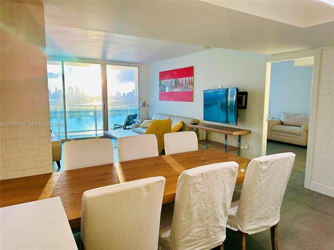 Building Photo - 650 West Ave