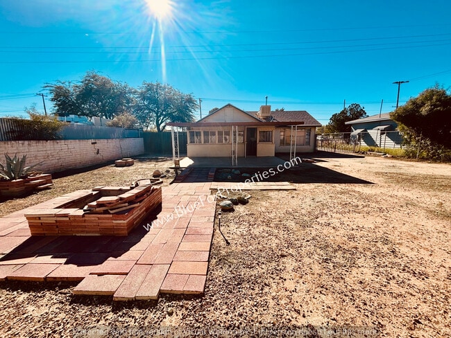 Building Photo - 3707 E Glenn St