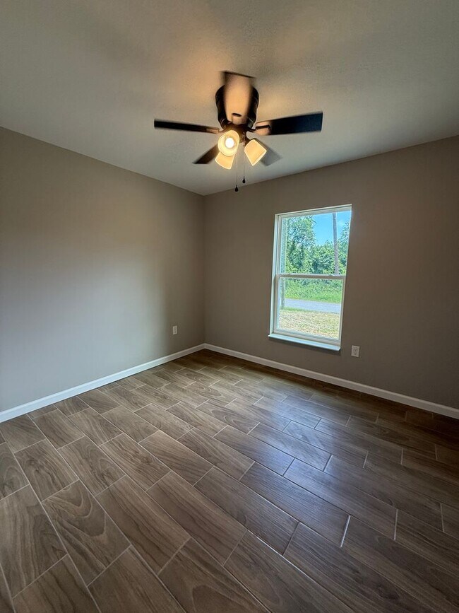 Building Photo - 277 Oak Ln Cir
