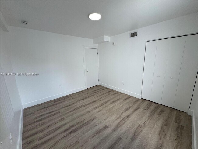 Building Photo - 1971 NW 2nd Ct