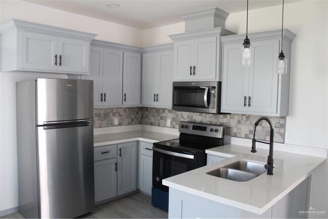 Building Photo - 8 Ozark Ave