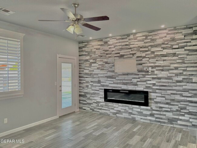 Building Photo - 13139 Saker Dr