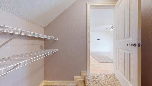 Building Photo - 100 Sweetbriar Lakes Dr