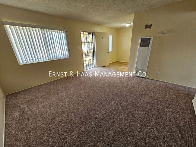 Building Photo - Great 1 Bedroom Apartment with Parking Space!