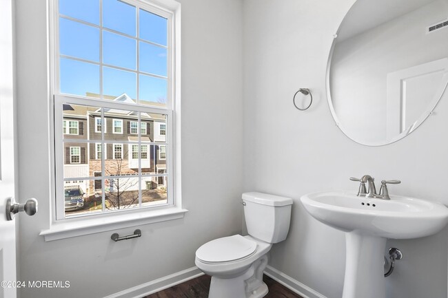 Building Photo - 41 Wembley Wy