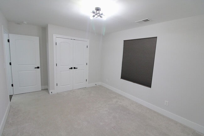 Building Photo - Modern 3-Bedroom Home with Fenced Yard & U...