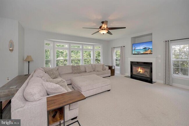 Building Photo - 6 Towering Oaks Dr