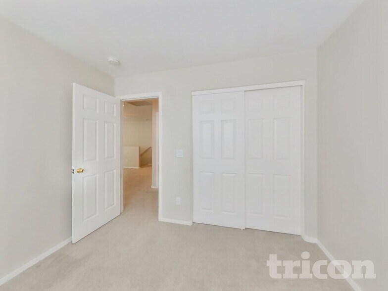 Building Photo - 2170 W Silver Creek Ln