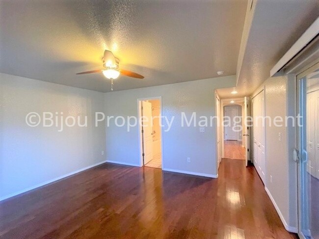Building Photo - 6735 Delmonico Dr