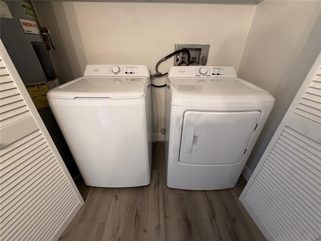 Building Photo - 5055 Eaglesmere Dr