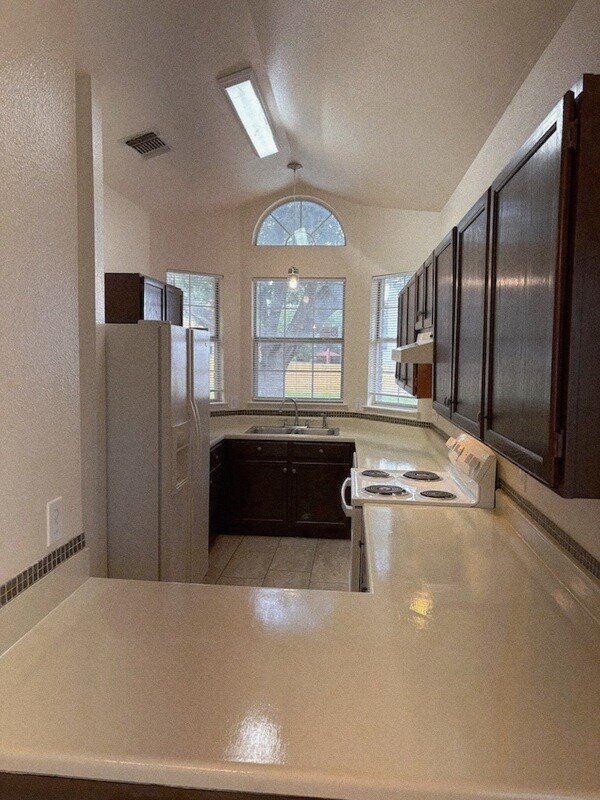 Building Photo - 1311 Hazelbury Ln
