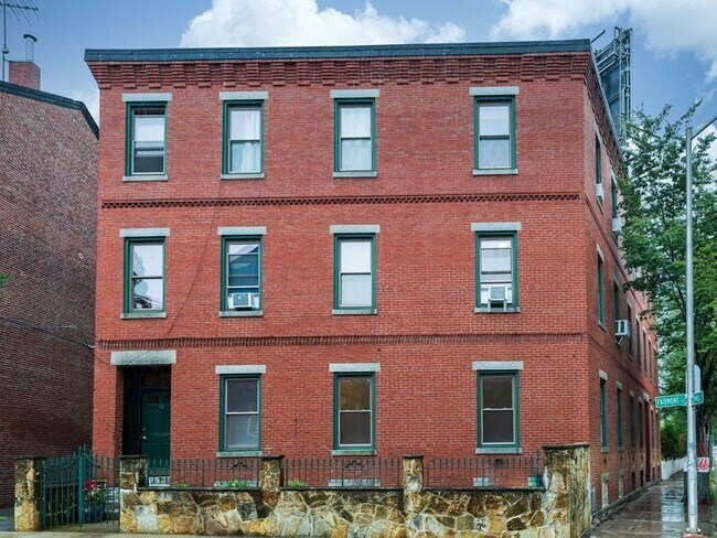 Primary Photo - 76 Fairmont St