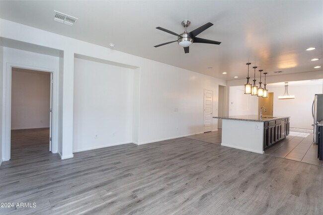 Building Photo - 10432 W Papago St