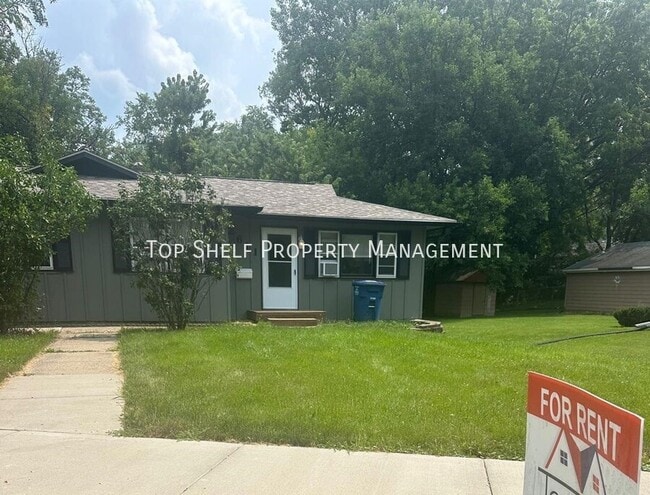 Building Photo - 2611 27th Pl