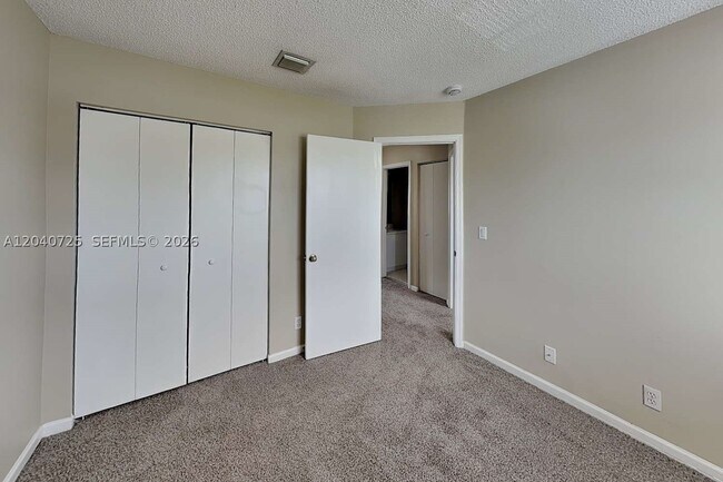 Building Photo - 4728 SW 13th Pl