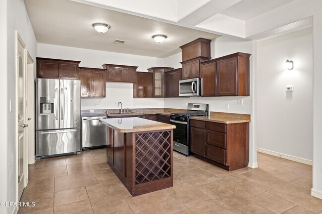 Building Photo - 14116 Rainbow Point Dr