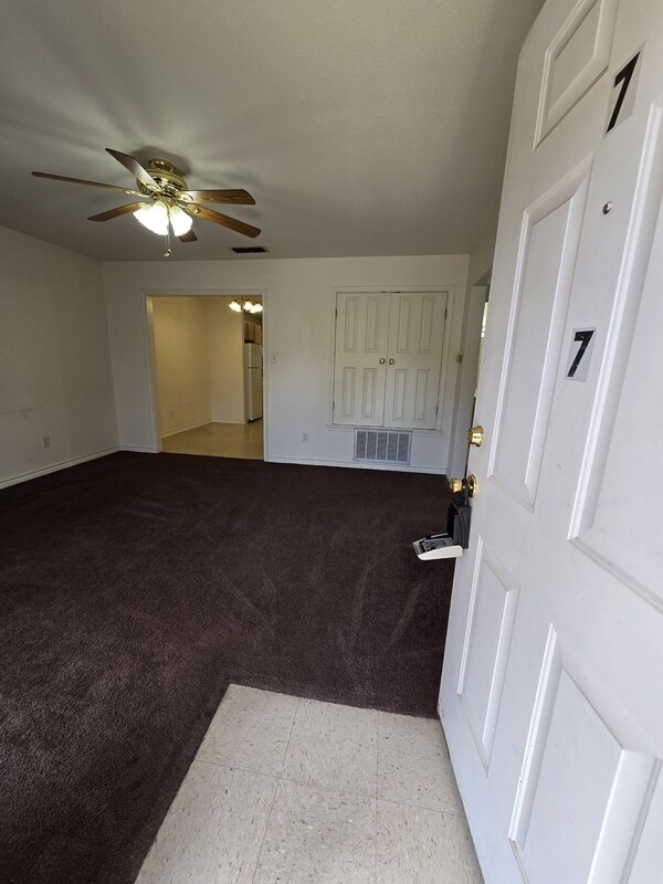 Primary Photo - 634 Canada St