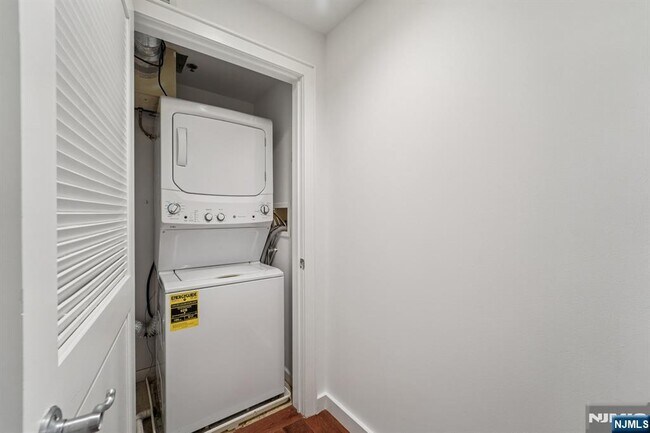 Building Photo - 3118 City